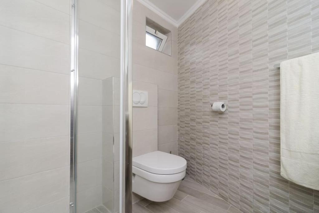 Sea View Apartment 10 Minutes Walk From Old City Дубровник Екстериор снимка